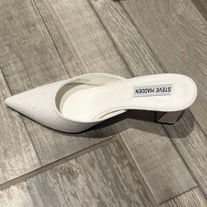 Steve Madden Cream Pointed-Toe Mules